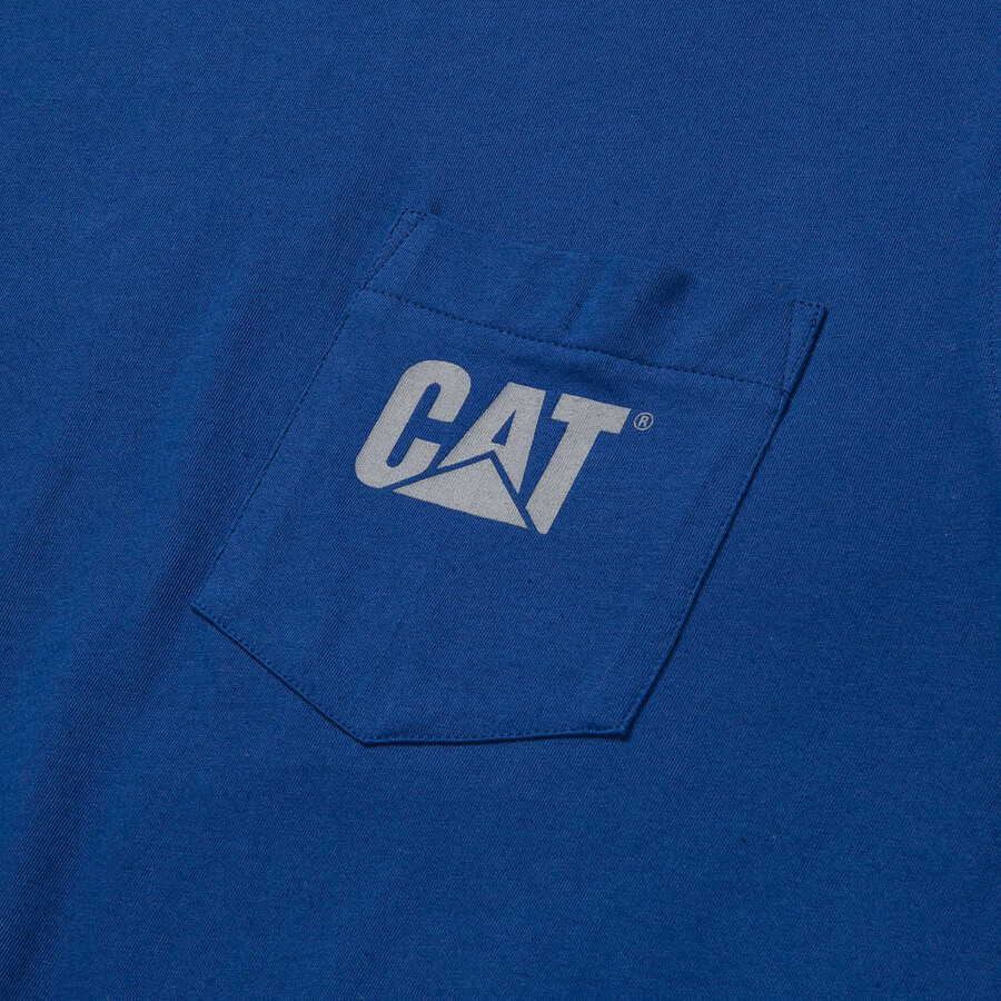 camiseta regata masculina com bolso e estampa da marca.