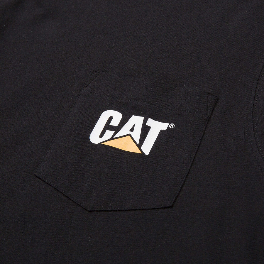 camiseta regata masculina com bolso e estampa da marca.